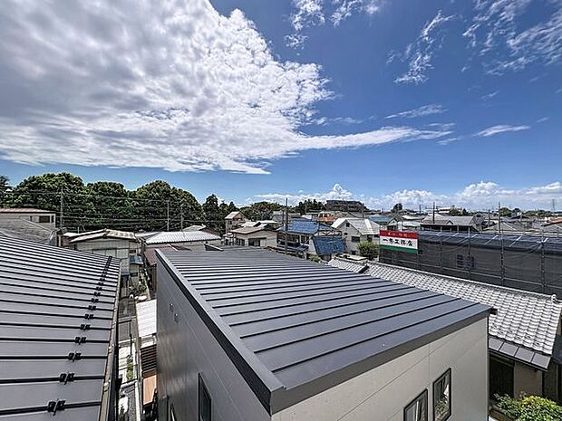 「眺望」穏やかな街並みを一望しながら、爽やかな風と柔らかく降り注ぐ陽光を感じて頂けます。