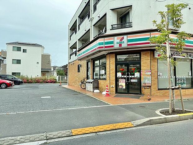 徒歩3分。セブンイレブン 篠崎店 170m