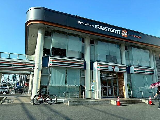 徒歩5分。セブンイレブン船橋市場店 380m