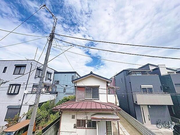「眺望」穏やかな街並みを一望しながら、爽やかな風と柔らかく降り注ぐ陽光を感じて頂けます。