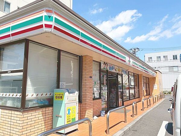 セブンイレブン墨田八広4丁目店 80m