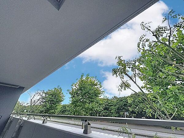 「眺望」心地よい風を感じながら、青空を眺め一息つくことのできる住空間です。