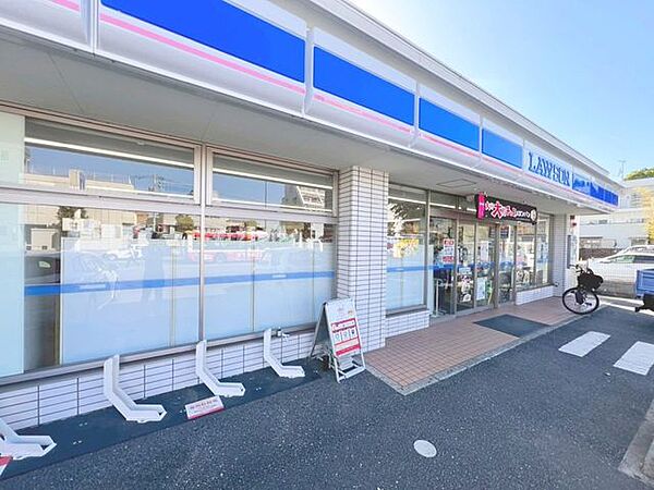 ローソン千住桜木一丁目店 370m