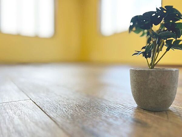 「木のぬくもり感じる優しい雰囲気のお部屋」落ち着いたカラーコーディネートの室内。インテリアやファブリックで、オーナー様好みのテイストデザインを取り入れて頂けます。