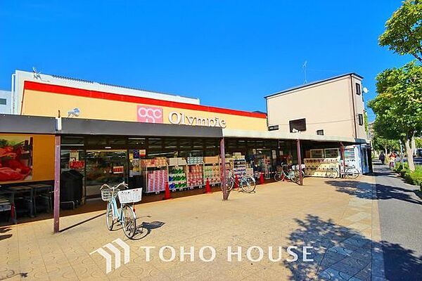 徒歩3分。オリンピック 下篠崎店 210m