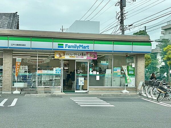 徒歩3分。ファミリーマート 江戸川篠崎街道店 240m