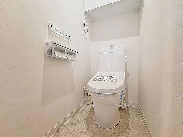 「リフォーム済・トイレ」トイレ関係の設備も一新されています。もちろん温水洗浄機能付き便座です。
