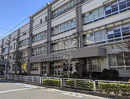 徒歩9分。江東区立深川第七中学校 650m