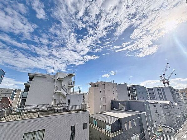 「眺望」心地よい風を感じながら、青空を眺め一息つくことのできる住空間です。