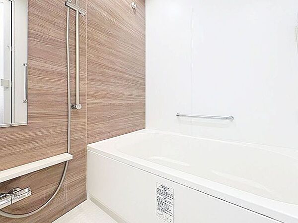 「一日の疲れをリフレッシュ。快適バスルーム。」癒しの空間バスルームです。天気に左右されずに洗濯物を乾かせる、浴室乾燥機・オートバス機能付きです。