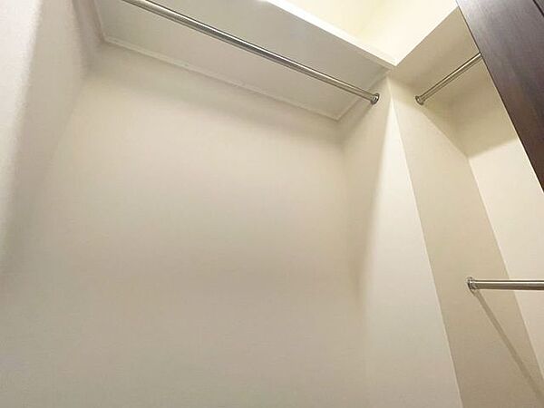 「ウォークインクローゼット」たっぷりと荷物が入るよう、ウォークインクローゼットを完備いたしました。