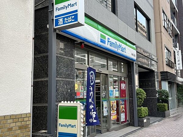徒歩2分。ファミリーマート台東三筋店 150m