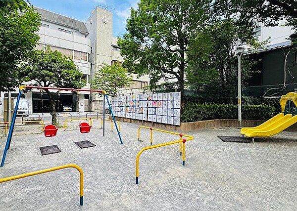 徒歩6分。御蔵前公園 440m