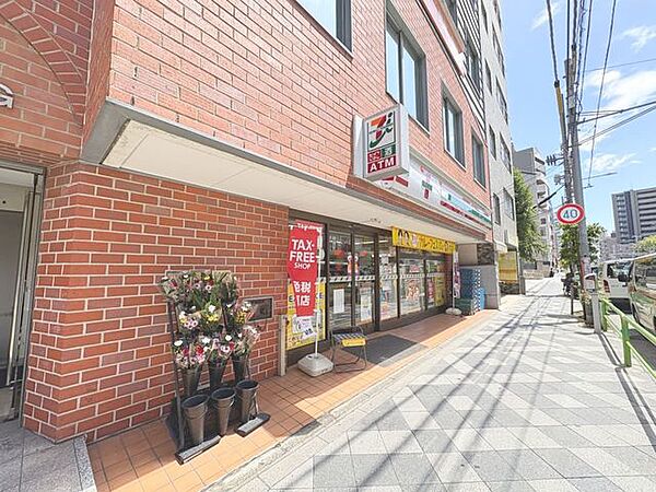 徒歩4分。セブンイレブン台東東上野6丁目店 250m