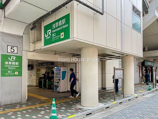 徒歩10分。総武・中央緩行線「浅草橋」駅 750m
