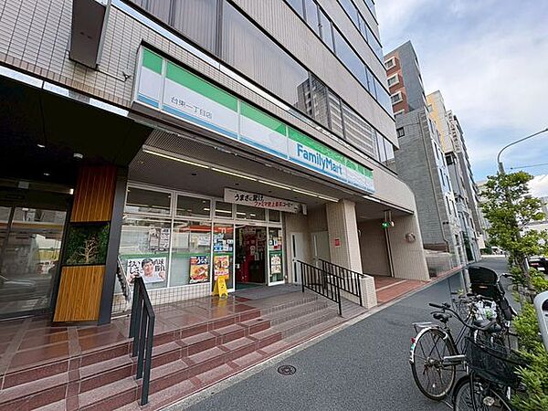 徒歩7分。ファミリーマート台東1丁目店 520m