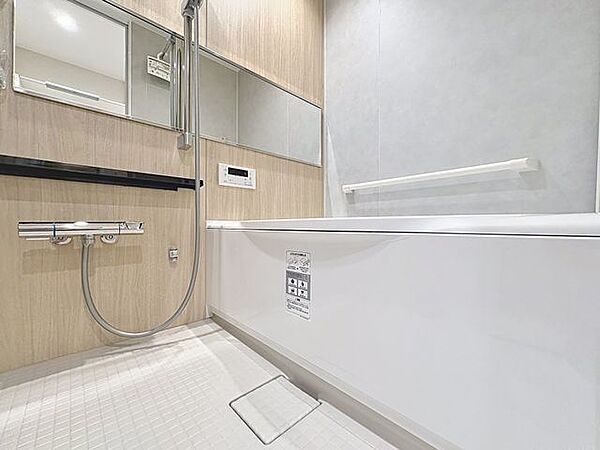 「一日の疲れをリフレッシュ。快適バスルーム。」癒しの空間バスルームです。天気に左右されずに洗濯物を乾かせる、浴室乾燥機・オートバス機能付きです。