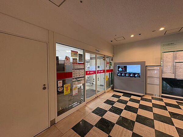 徒歩6分。聖路加ガーデン内郵便局 460m