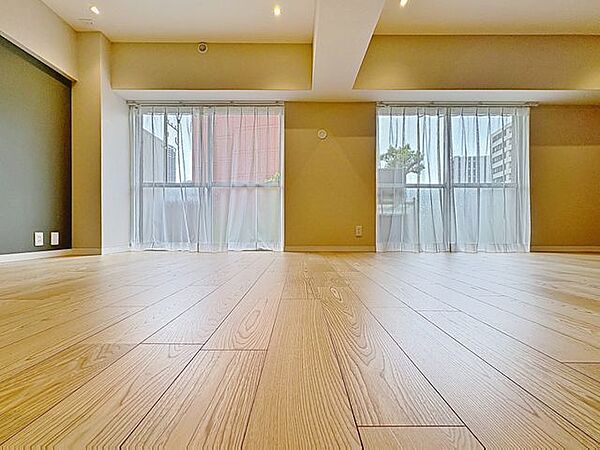 「開放感に満たされる・家族の和み空間」大切なご家族が集まるリビング。家族だんらんの時間が自然と増えそうなこだわりの空間です。