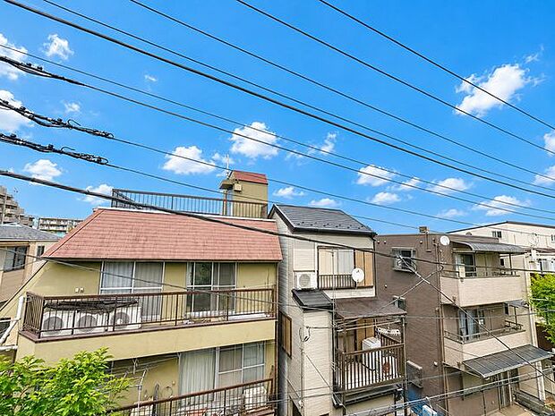 「眺望」穏やかな街並みを一望しながら、爽やかな風と柔らかく降り注ぐ陽光を感じて頂けます。