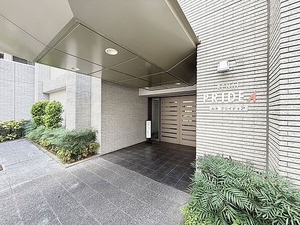 「エントランス入口」気品を感じることのできるエントランス部分。
