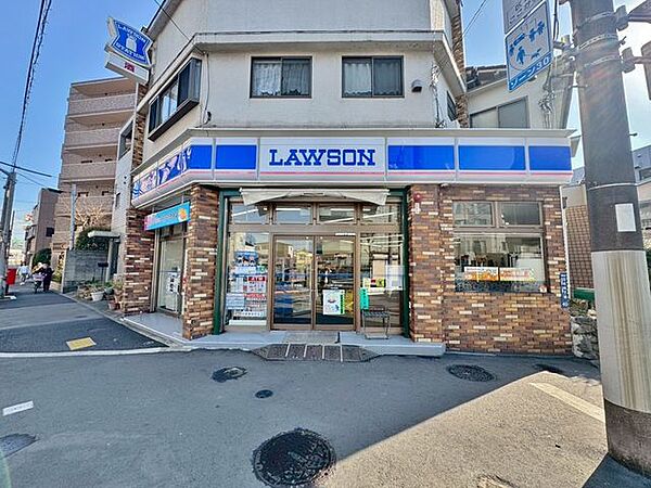 徒歩1分。ローソン立花店 60m
