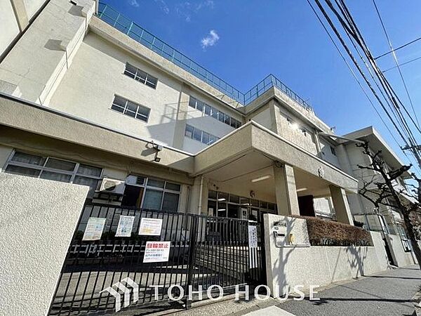 徒歩11分。墨田区立中川小学校 880m