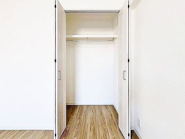 「収納」全ての居室にクローゼットを完備しております。