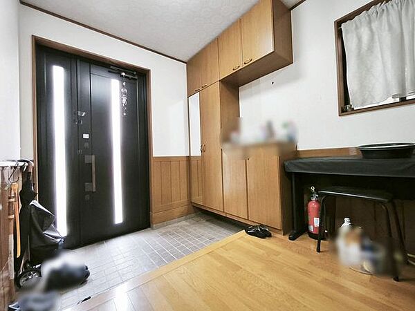 「玄関」家の中でお客様を迎える最初の場所である玄関。豊富な玄関収納で、常に綺麗に保つことが出来ます。