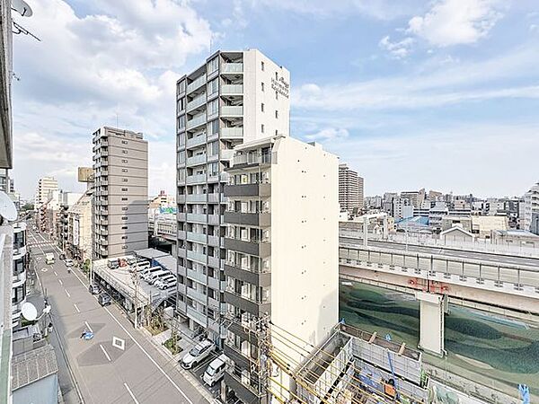「眺望」穏やかな街並みを一望しながら、爽やかな風と柔らかく降り注ぐ陽光を感じて頂けます。