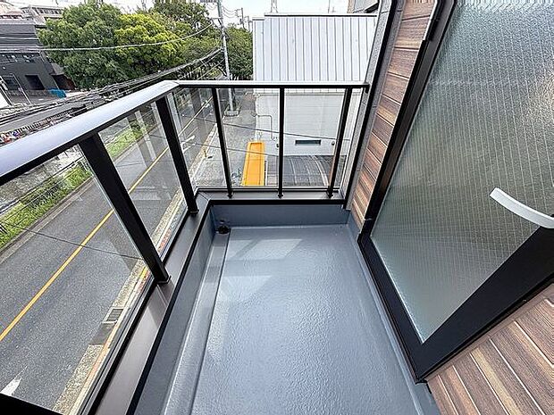 「バルコニー」大きな空に囲まれた気持ちのいい住まい。バルコニーを覗くだけで圧倒的な開放感に包まれます。