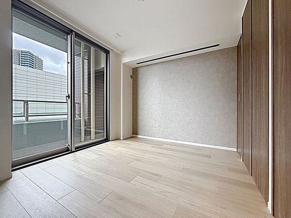 「6帖の居室」心と体をゆったりと安らげる主寝室。寝室のゆとりが大きい分だけ、暮らしの安らぎは深まり、一日の疲れを癒せます。