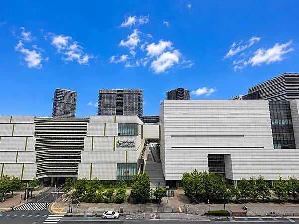 「眺望」穏やかな街並みを一望しながら、爽やかな風と柔らかく降り注ぐ陽光を感じて頂けます。