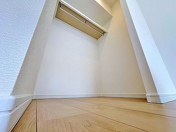 「ウォークインクローゼット」たっぷりと荷物が入るよう、ウォークインクローゼットを完備いたしました。