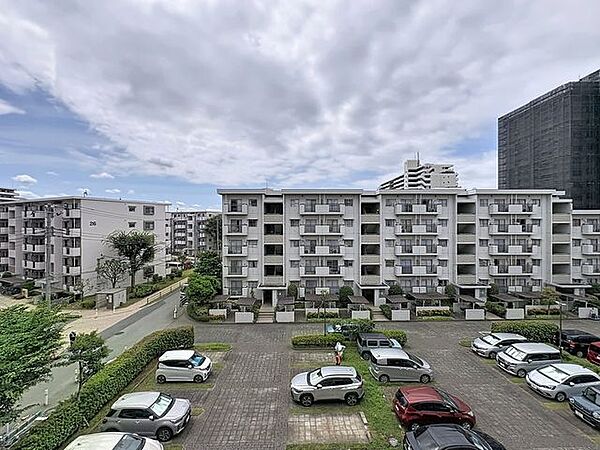 「眺望」穏やかな街並みを一望しながら、爽やかな風と柔らかく降り注ぐ陽光を感じて頂けます。