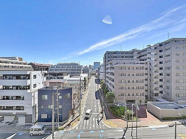 「眺望」心地よい風を感じながら、青空を眺め一息つくことのできる住空間です。