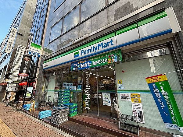 ファミリーマート秋葉原駅前店 460m