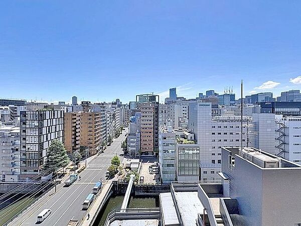 「階からのの眺望」日々の生活にゆとりと心地良さをもたらしてくれる眺望のお部屋。ここに住まう方にのみ許される憩いの場所です。