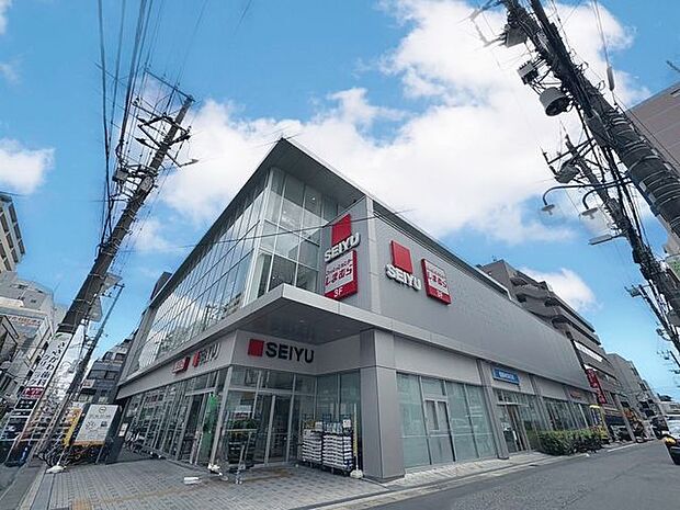徒歩8分。西友本八幡店 580m