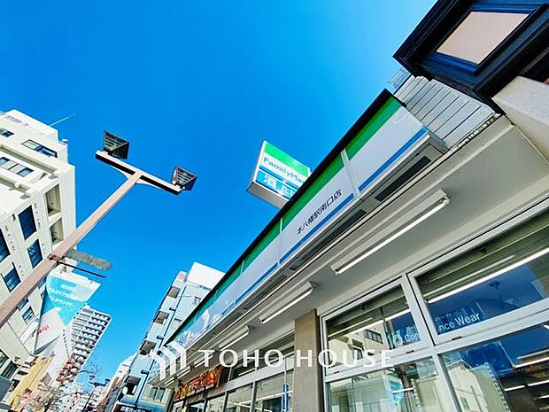 徒歩9分。ファミリーマート 本八幡駅南口店 680m