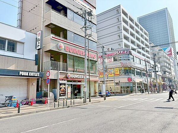 徒歩4分。バーガーキング綾瀬駅前店 270m