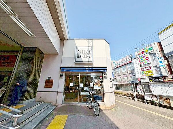 徒歩3分。ニキベーカリー綾瀬店 180m