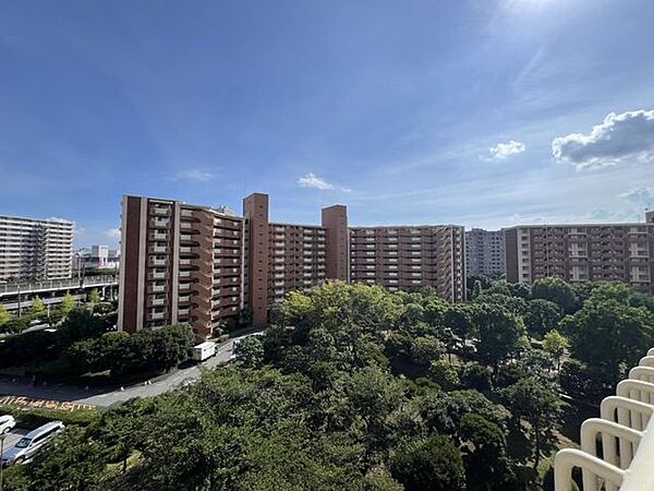 「眺望」穏やかな街並みを一望しながら、爽やかな風と柔らかく降り注ぐ陽光を感じて頂けます。
