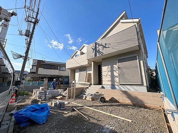 「~2階建て3LDK~」18帖以上のLDK、豊富な収納、生活を彩る設備など、プラアスワンのポイントが詰まった邸宅です。