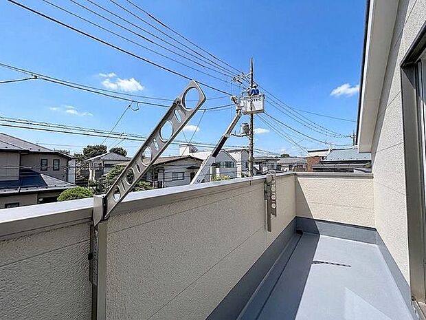 「眺望」穏やかな街並みを一望しながら、爽やかな風と柔らかく降り注ぐ陽光を感じて頂けます。