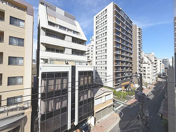 「眺望」穏やかな街並みを一望しながら、爽やかな風と柔らかく降り注ぐ陽光を感じて頂けます。