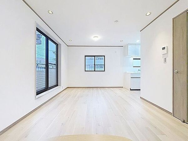 「インテリア映えする内装。」お部屋全体が優しく柔らかな色合いとなっていて、お家時間を穏やかに過ごせる空間が広がっています。