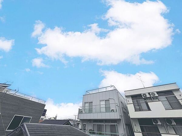 「眺望」穏やかな街並みを一望しながら、爽やかな風と柔らかく降り注ぐ陽光を感じて頂けます。