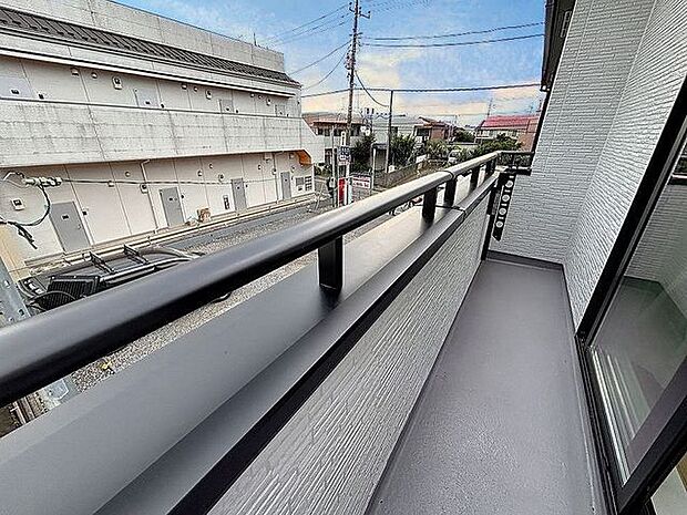 「バルコニー」大きな空に囲まれた気持ちのいい住まい。バルコニーを覗くだけで圧倒的な開放感に包まれます。