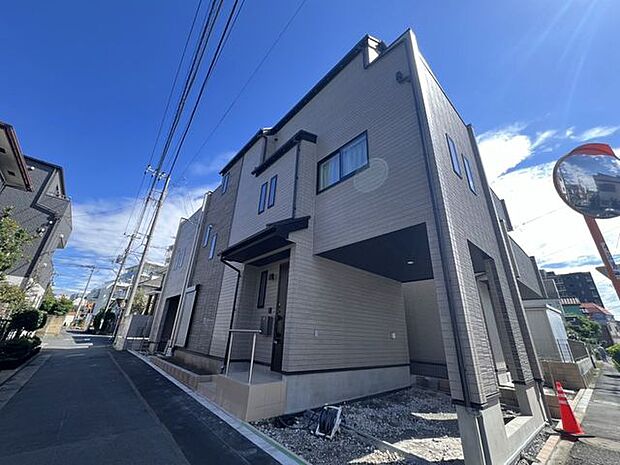 「~3階建て3SLDK~」生活を彩る設備、豊富な収納、楽々の家事動線が揃う邸宅!快適な住まいでワンランク上の生活が送れます。